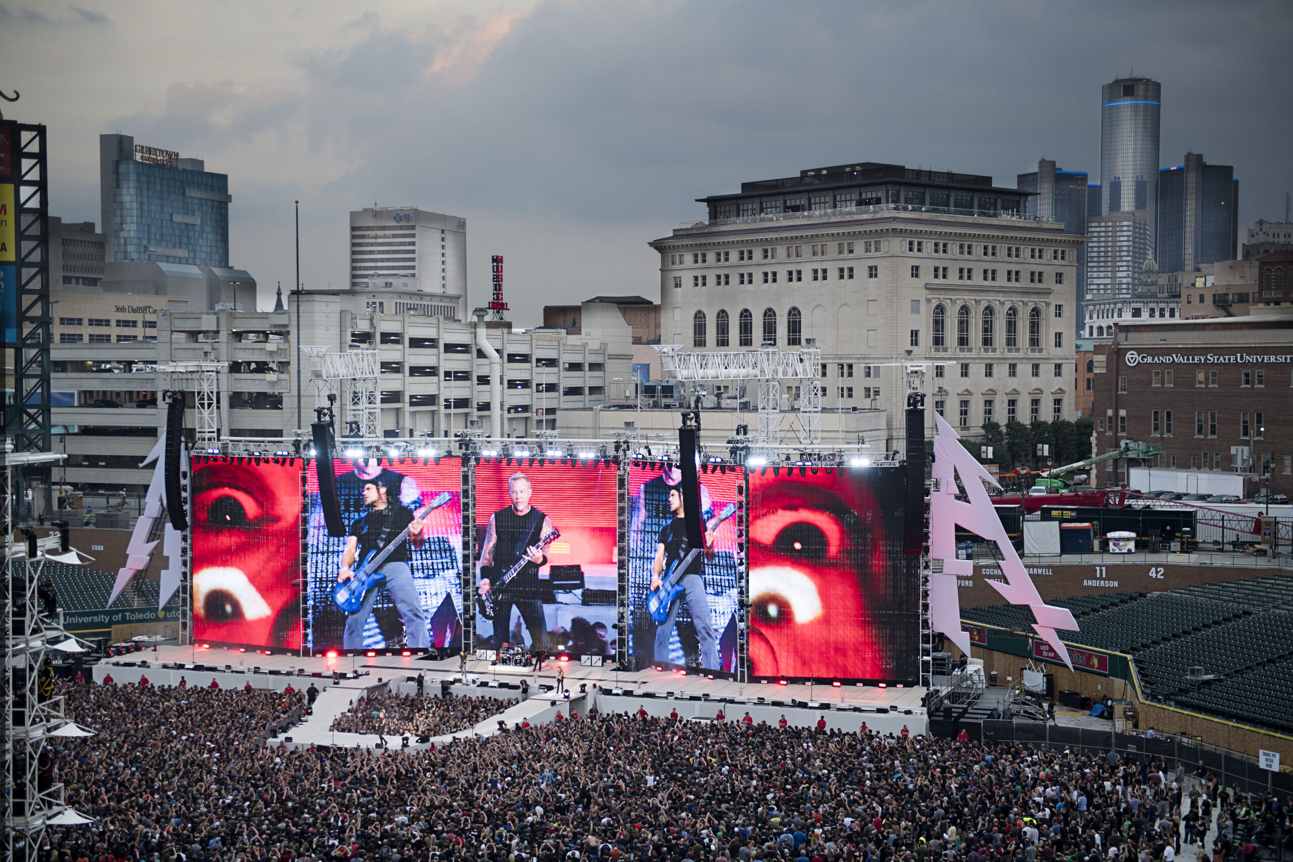 METALLICA font leur grand retour au Stade de France en 2019 …