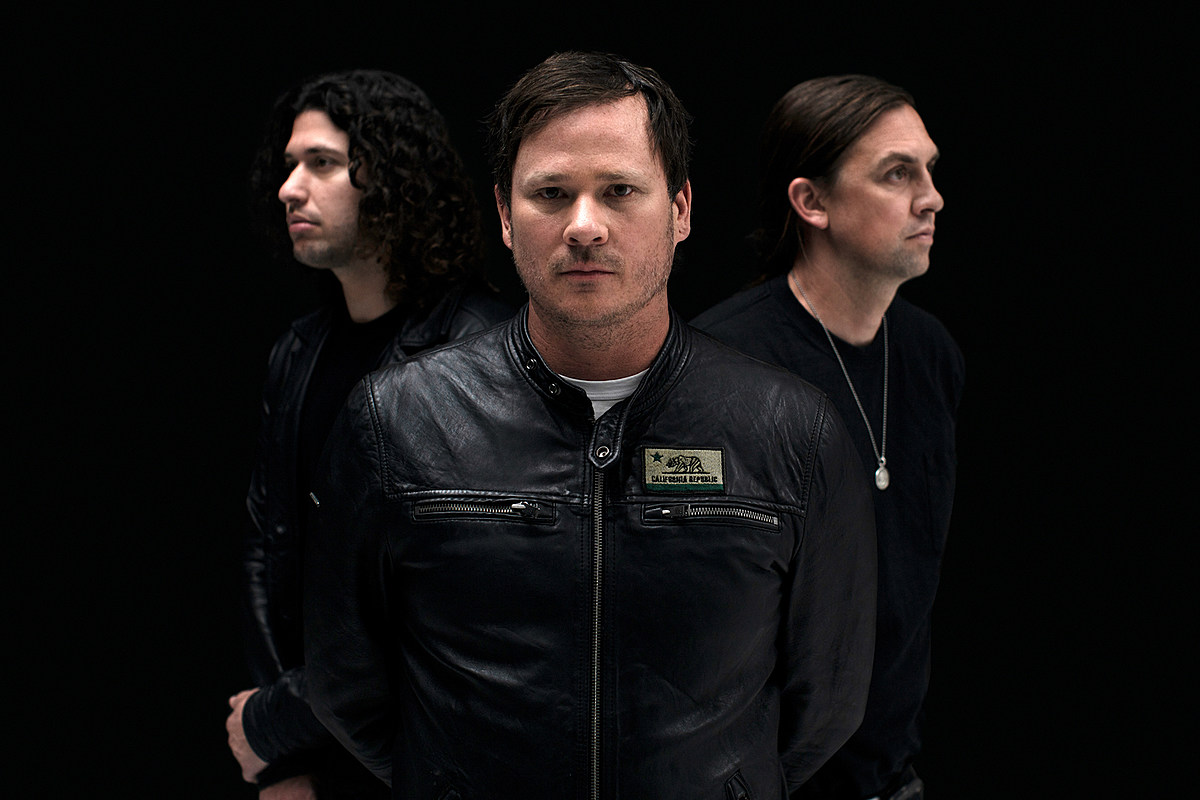 ANGELS AND AIRWAVES : « Rebel Girl » en écoute !
