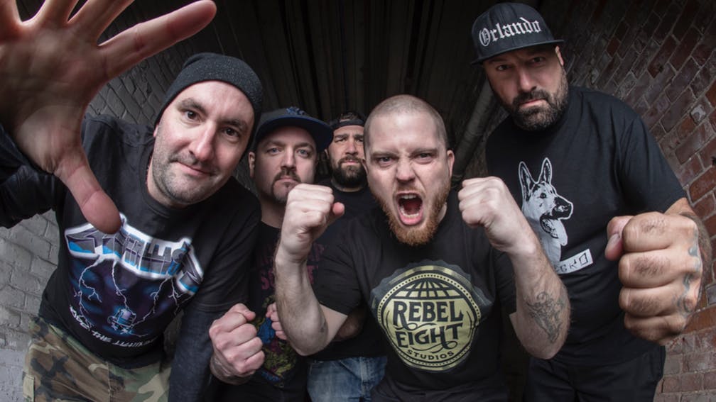 Jamey Jasta fait expulser un nazi lors d’un concert de …