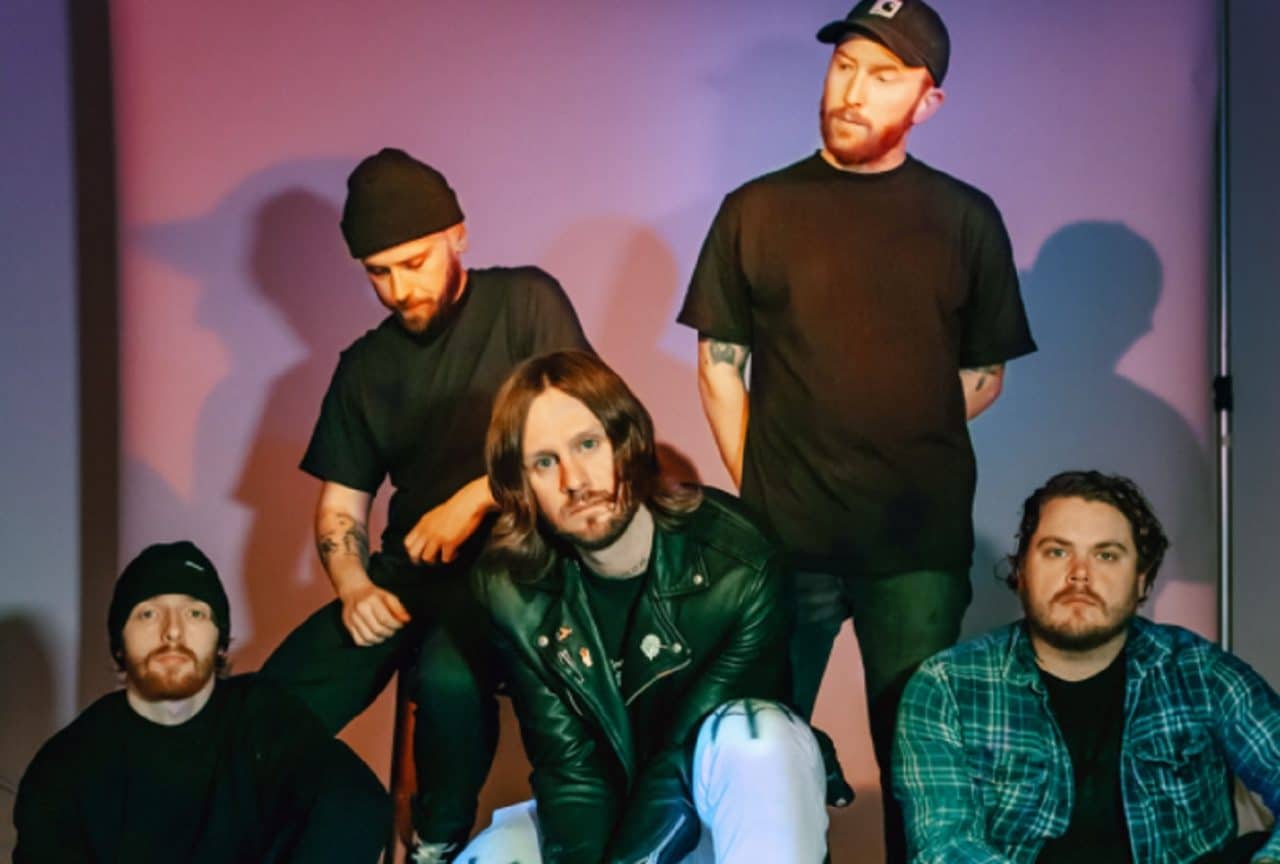 WHILE SHE SLEEPS : « You Are All You Need »
