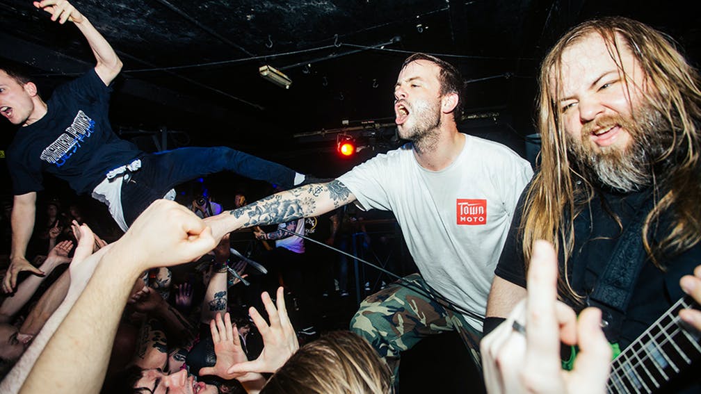 CANCER BATS : le guitariste Scott Middleton quitte le groupe …