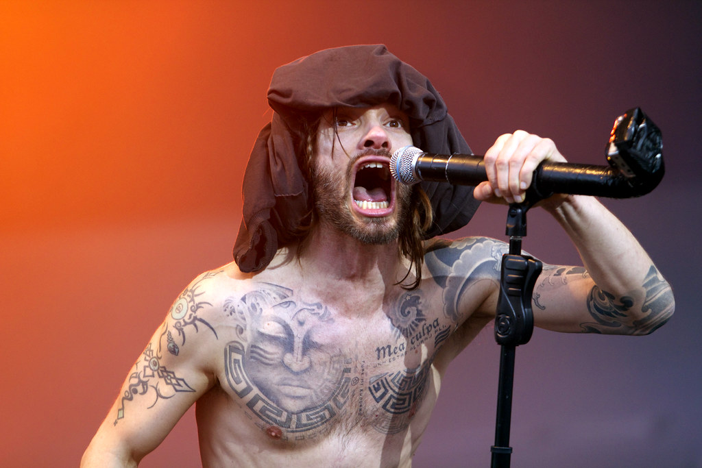 Le chanteur de Shaka Ponk quitte le groupe pour se consacrer …