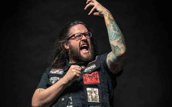 Qui veut voir le pénis du chanteur de Black Dahlia Murder ?