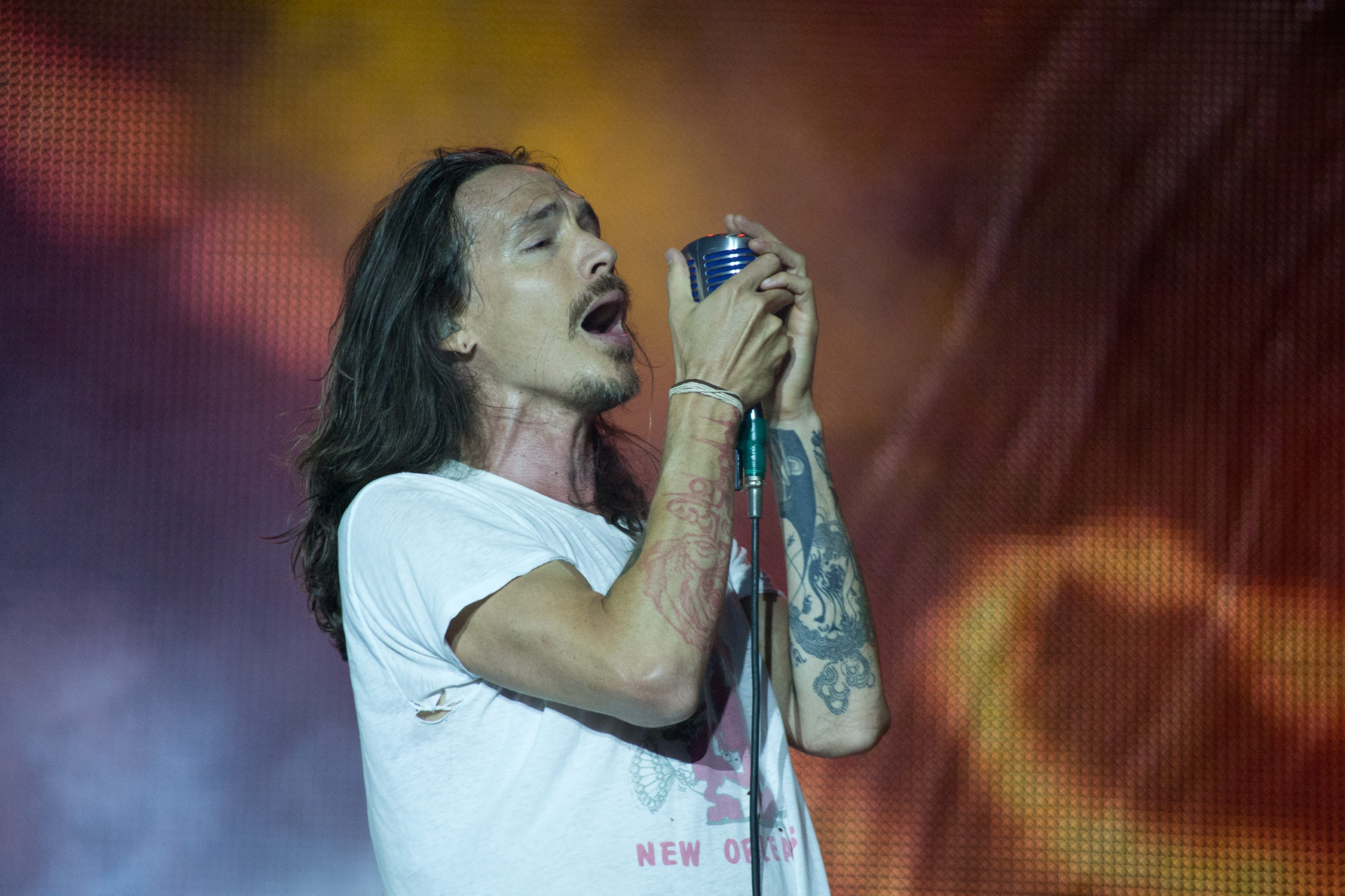Le chanteur d’INCUBUS fait un petit guest dans une sé …