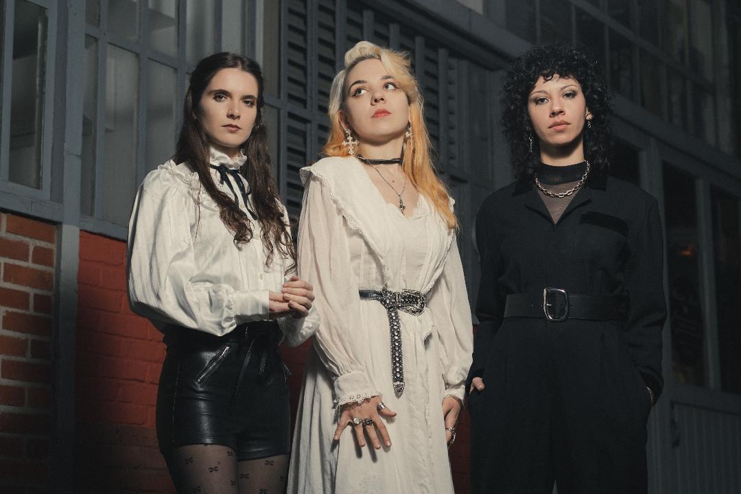 ASIDE – Nouveau single et clip de  GRANDMA’S ASH …