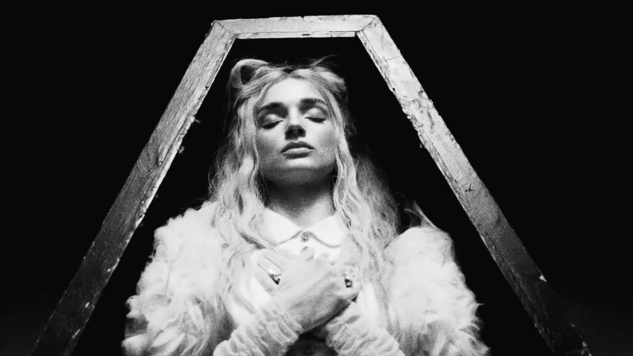 Poppy est de retour avec un single électro-indus