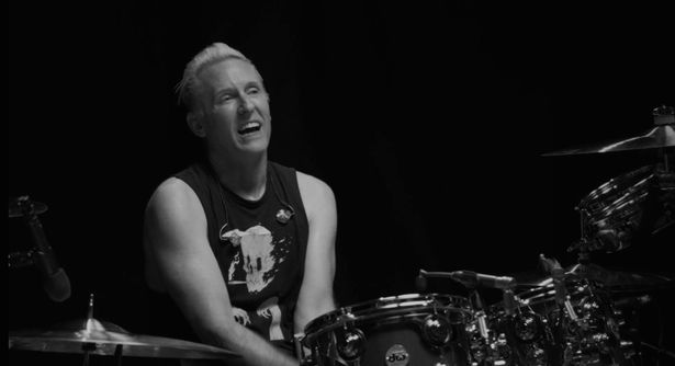 Les Foo Fighters font appel au batteur Josh Freese pour la p …