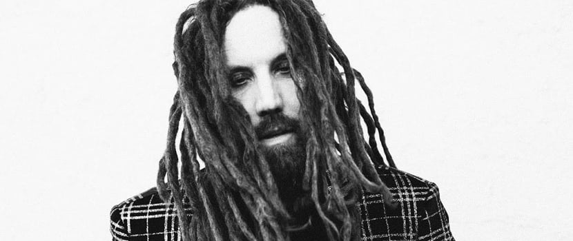 Head de Korn apparaît dans une publicité pour un magasin d …