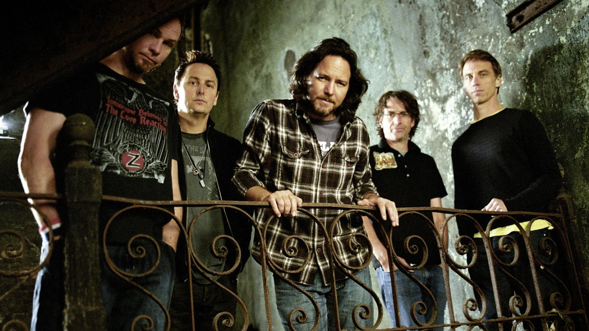 EDDIE VEDDER critique Harrison Butker !